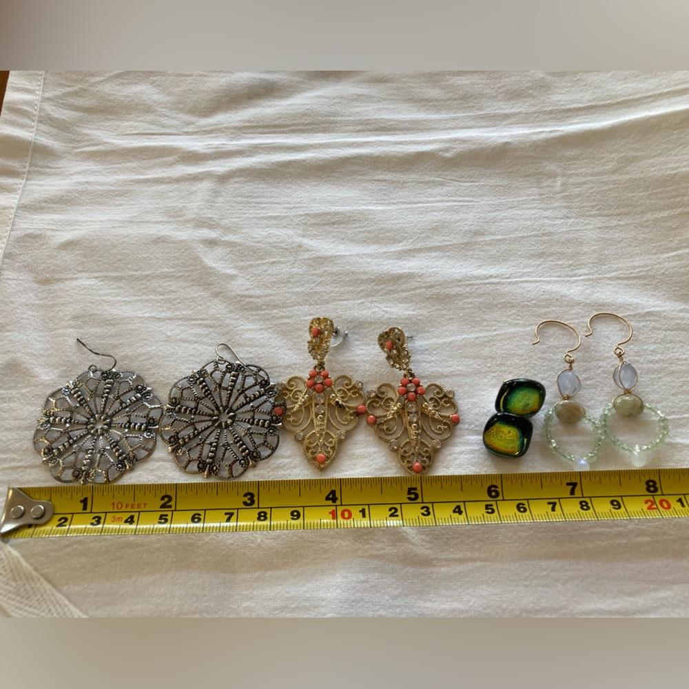 4 pairs of earrings